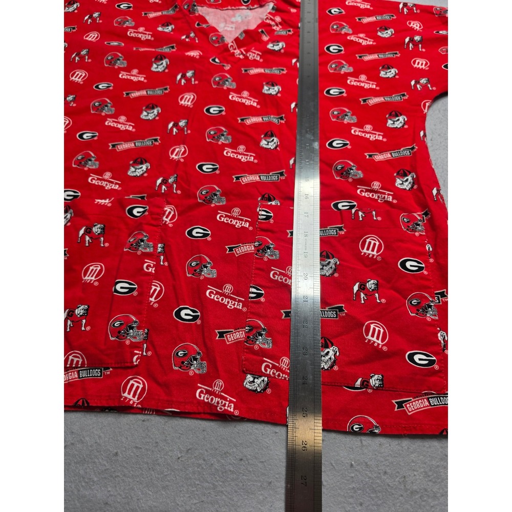 Georgia Bulldogs Football Scrub Top Womens XL Red Allover Print Side Slit V-Neck - Picture 4 of 5
